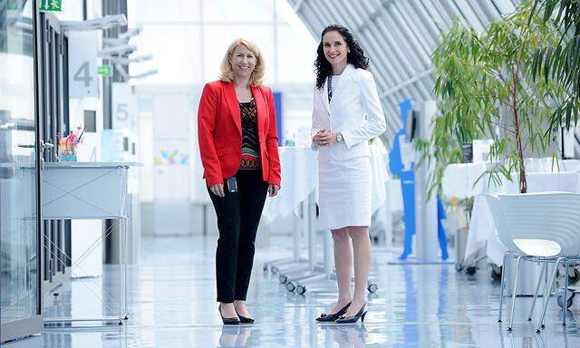 Teilzeit-Managerin Karin Papadopoulos und IBM-Österreich-Chefin Tatjana Oppitz. [ Fabry ]