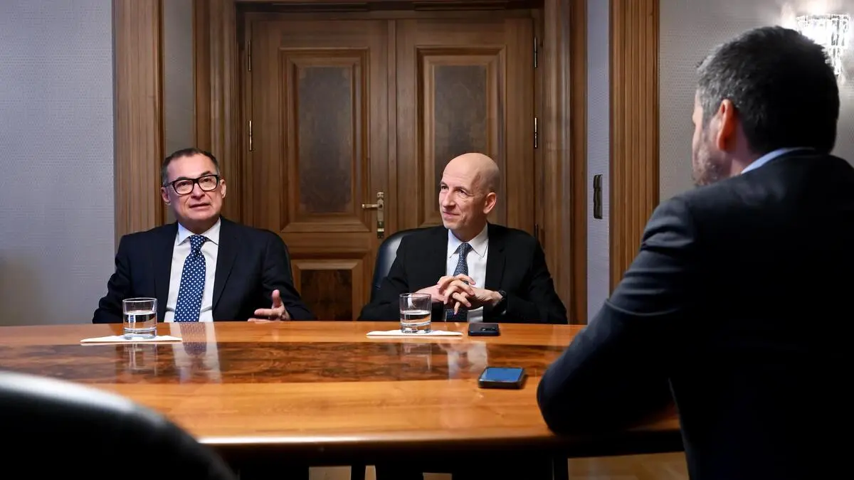 „Abgesänge auf die Autoindustrie halte ich für verfrüht“, sagt Bundesbank-Präsident Nagel (li.) im Doppelinterview mit OeNB-Gouverneur Kocher.  