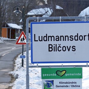 Zweisprachige Ortstafel in Kärnten