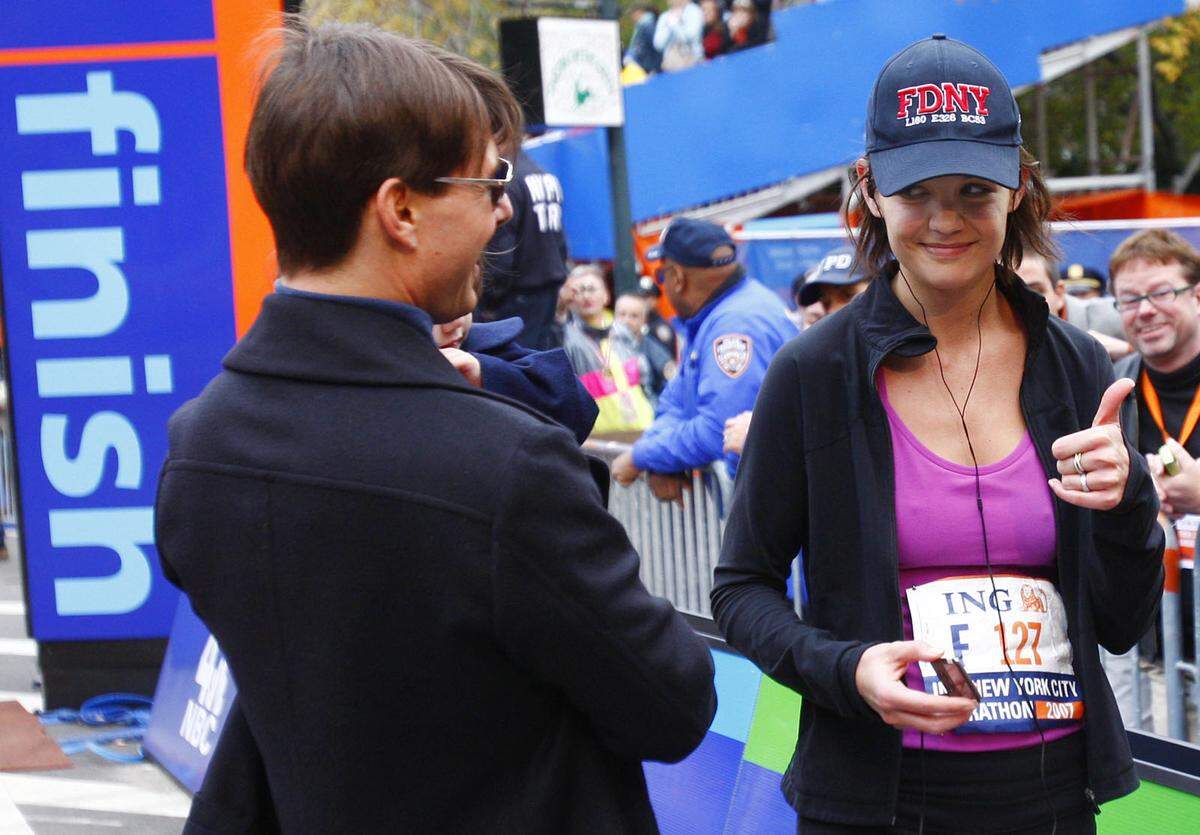2007 lief Katie Holmes unter dem Pseudonym Kate Smith (und damals noch als Gattin von Tom Cruise) den New York City Marathon in 5:29 Stunde.