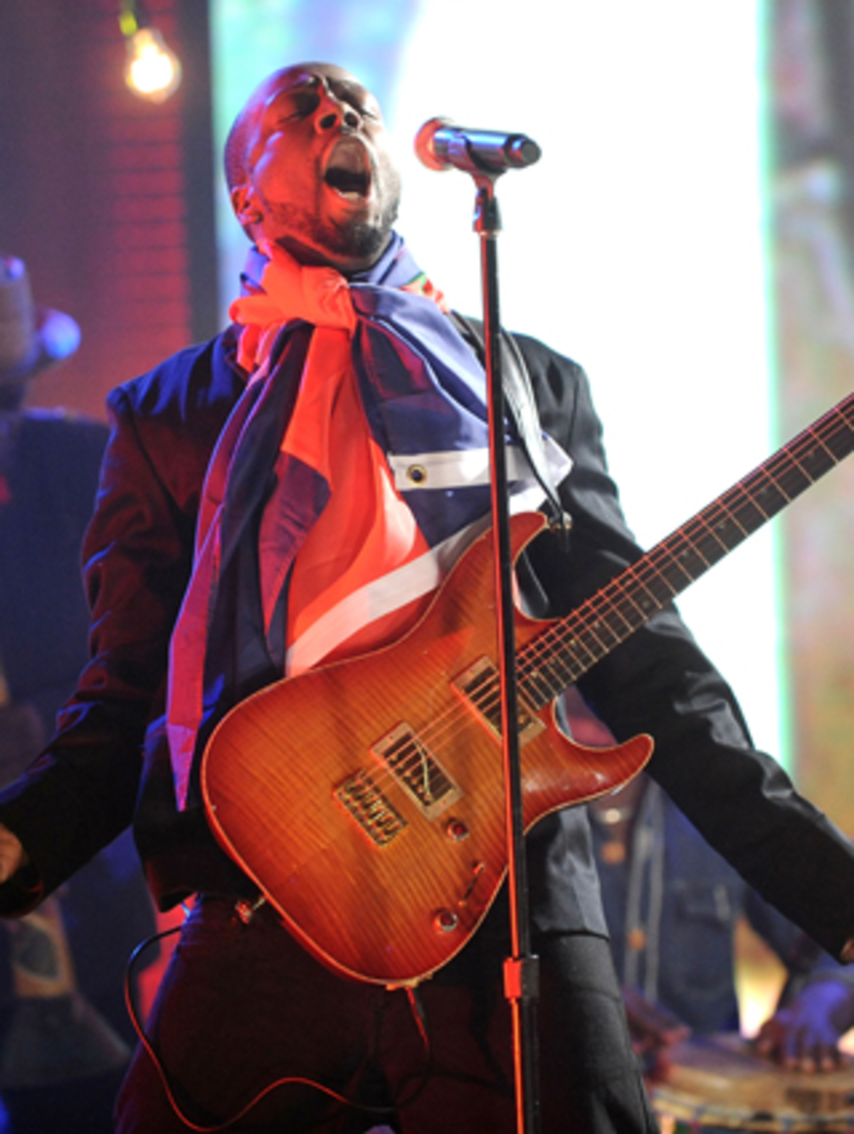 Zum Abschluss der Show rief der haitianische Musiker Wyclef Jean aus: "Lasst uns Haiti wieder aufbauen!" Mit einer haitianischen Flagge um den Hals sang er das Lied "Rivers of Babylon". Doch nicht nur am Mikrofon gaben Stars ihr Bestes.