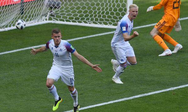 Als Finnbogason das erste isländische WM-Tor erzielte und damit Argentiniens Führung egalisierte, kochte die Stimmung erstmals über.