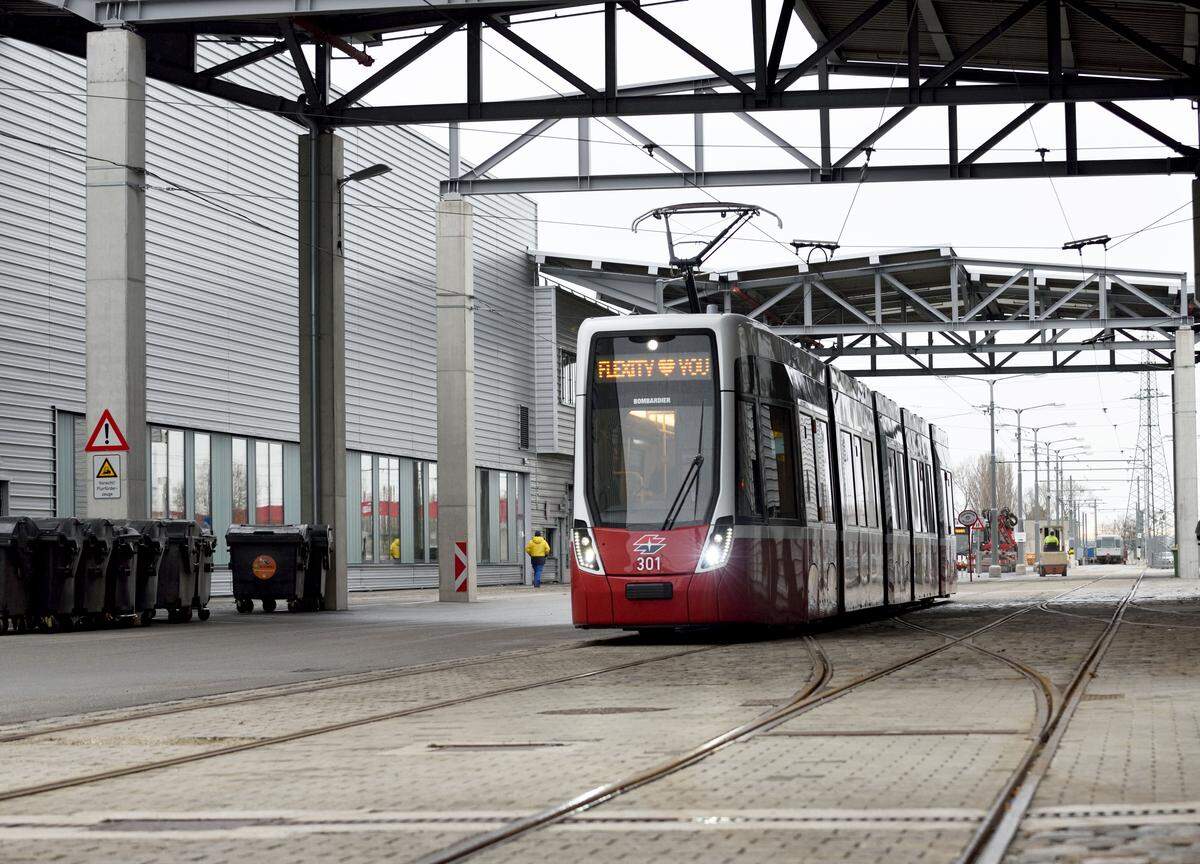 Sie ist da, die neue Generation der Straßenbahnen bei den Wiener Linien. Am Donnerstag wurde der erste Flexity offiziell präsentiert.