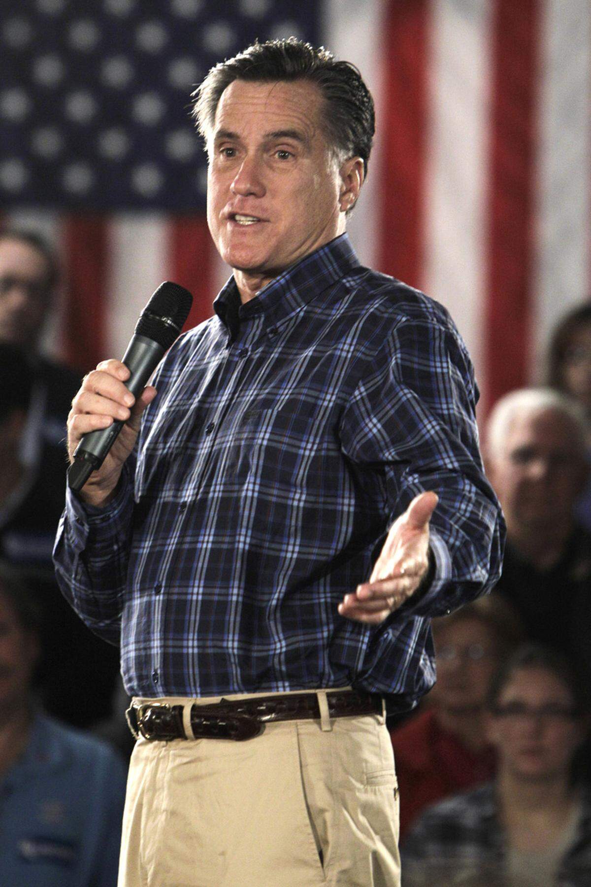 Der 64-jährige Mormone Mitt Romney gilt als Favorit im Vorwahlkampf. In New Hampshire hat Romney die Vorwahlen gewonnen. Zum Start in Iowa war er zunächst auch zum Wahlsieger erklärt worden, nach einer Neuauszählung landete er aber "nur" auf Platz zwei - mit 34 Stimmen Rückstand. Romney war auch schon 2008 Favorit gewesen - und dann an John McCain gescheitert.