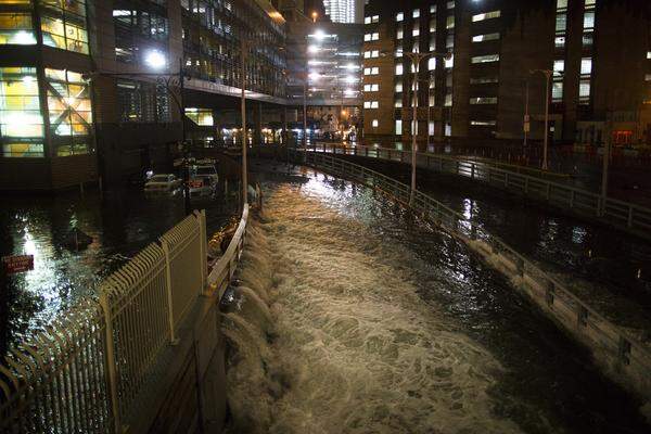 Brooklyn, New York. Das Wasser dringt in den Brooklyn Battery Tunnel ein.