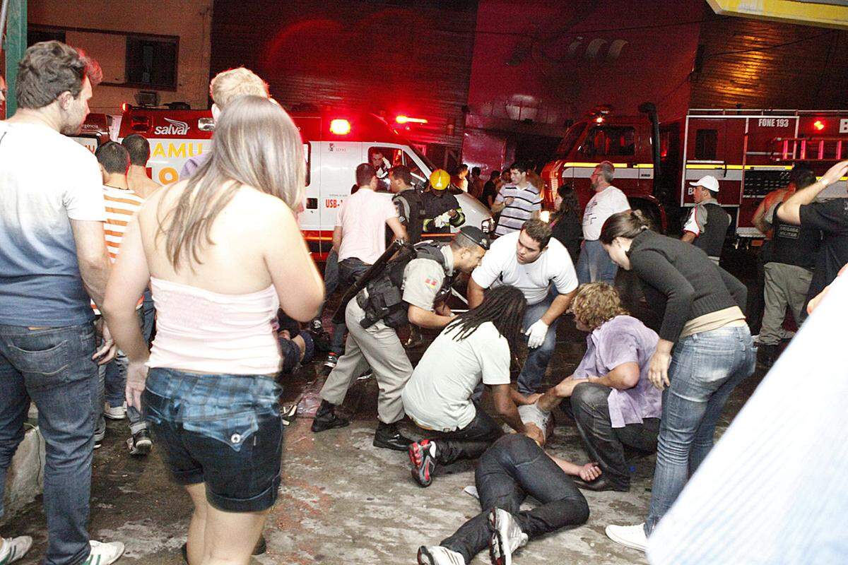 Eine Brandkatastrophe in einer Diskothek im Süden Brasiliens kostete 232 Menschen das Leben. 131 weitere Personen wurden verletzt. Das Feuer war am frühen Sonntagmorgen in einem Nachtclub in Santa Maria im Bundesstaat Rio Grande do Sul ausgebrochen. Dämmmaterial an der Decke des Clubs hatte sich entzündet.