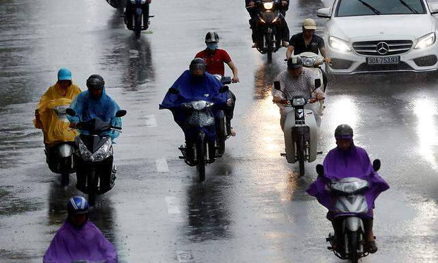 Über Hanoi ist Taifun "Dianmu" bereits hinweggefegt.