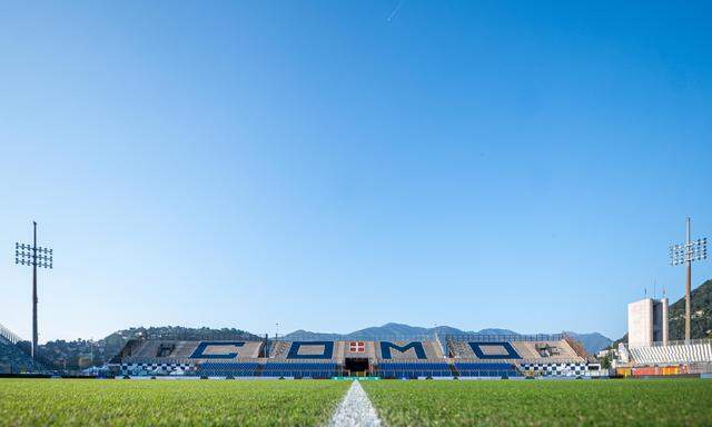 Die Tribünen des Fußballstadions Giuseppe Sinigaglia gleichen einem Idyll. Doch Como 1907 will unbedingt in den Wirbel der italienischen Serie A zurück.