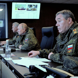 Schoigu, Putin und Gerassimov besuchten die Militärübungen in Wostok.