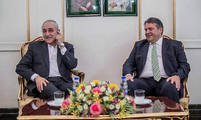 Deutschlands Vizekanzler Sigmar Gabriel (l.) mit dem iranischen Ölminister Bijan Namdar Zanganeh