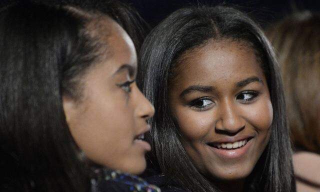v.l.n.r.: Malia und Sasha Obama