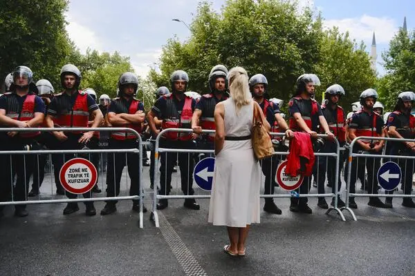 In Albanien wurde zuletzt wegen undurchsichtiger Pläne zur Errichtung eines Luxusressorts gegen die Regierung protestiert.
