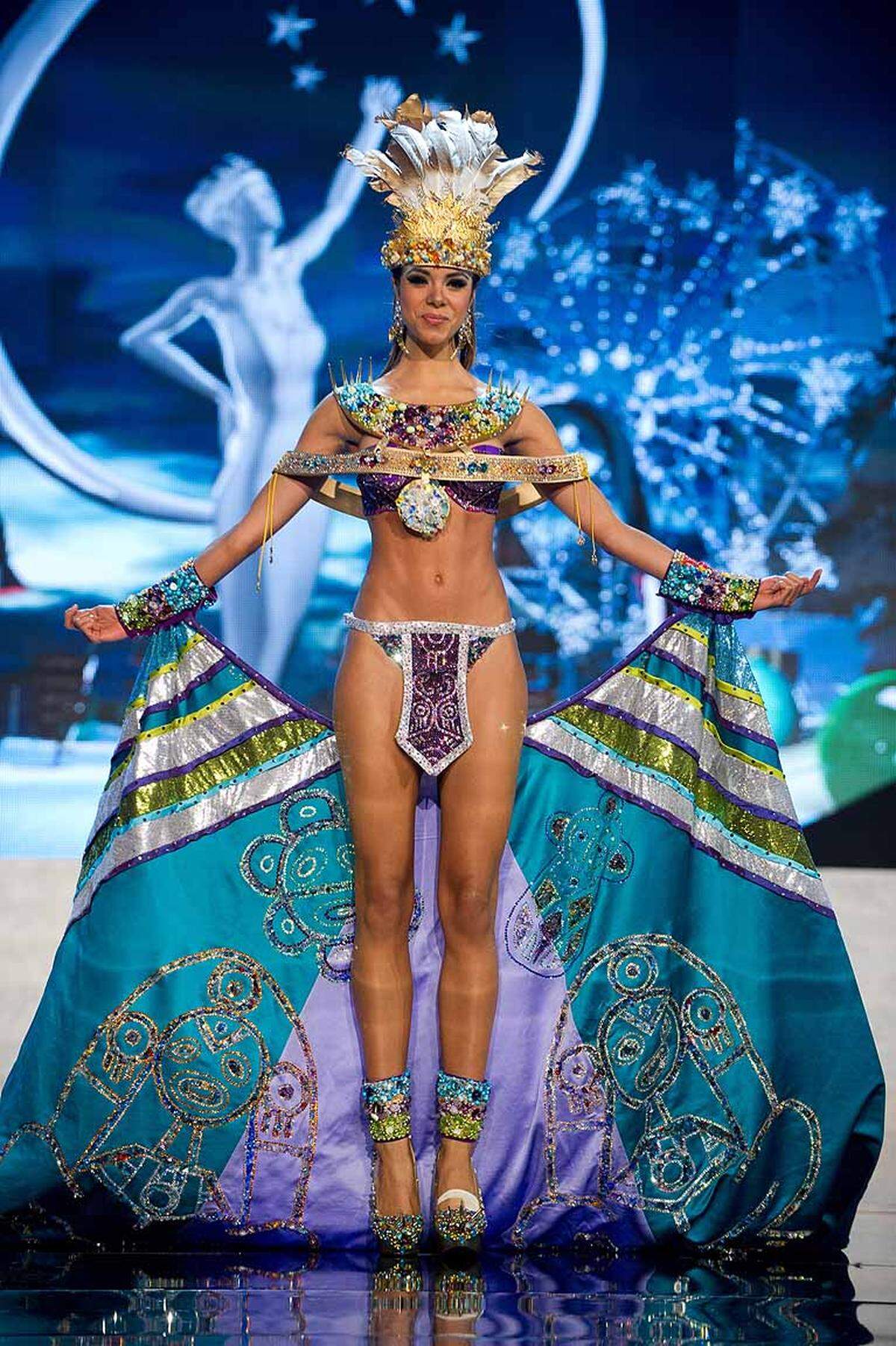 Miss Puerto Rico Bodine Koehler erobert Las Vegas im Lendenschurz. Die besten Bilder des Probelaufs zur Miss-Universe-Wahl findet man in der Regel bei der "National Costume Show".