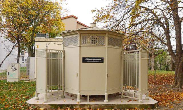 Unter Denkmalschutz: Pavillon-Pissoir, Wien Essling.