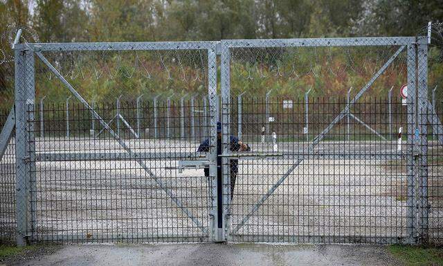 Der ungarisch-serbische Grenzübergang bei Röszke.