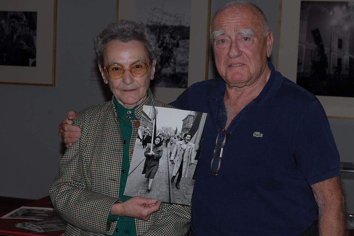 2006 fand im Leopold Museum, anlässlich des 50. Jahrestages des Aufstandes eine Retrospektive mit bisher noch unveröffentlichten Bildern der Revolution statt. Im Bild sieht man ihn mit einer ehemaligen Freiheitskämpferin, die er damals auf einem Foto ablichtete.