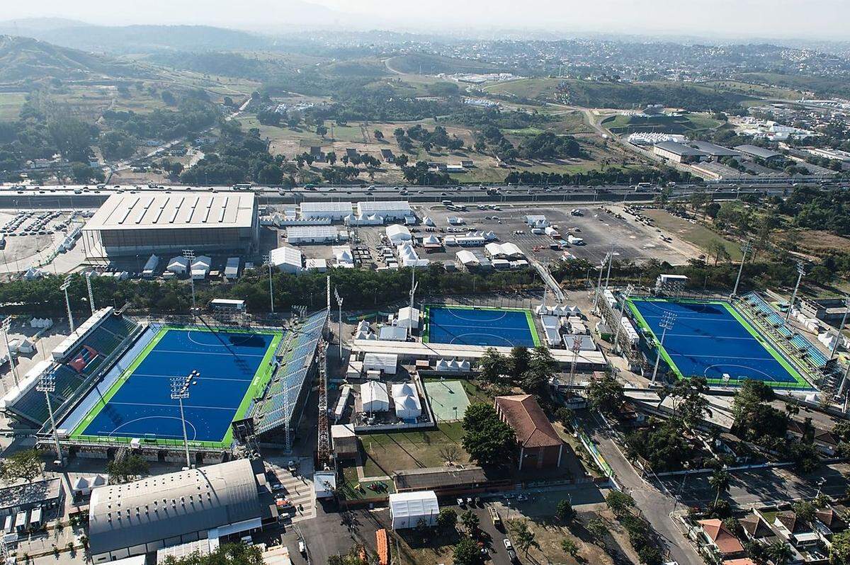 Reais wurden für den Bau der Sportstätten ausgegeben (2,06 Milliarden Euro). Allein 8,9 Millionen Dollar kostete Rio die Reinigung der Guanabara-Bucht, wo die olympischen Segelbewerbe stattfinden werden - der Erfolg lässt allerdings zu wünschen übrig.