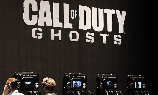Visitors play ´Turtle Beach´ at the Call of Duty exhibition stand during the Gamescom 2013 fair in Cologne