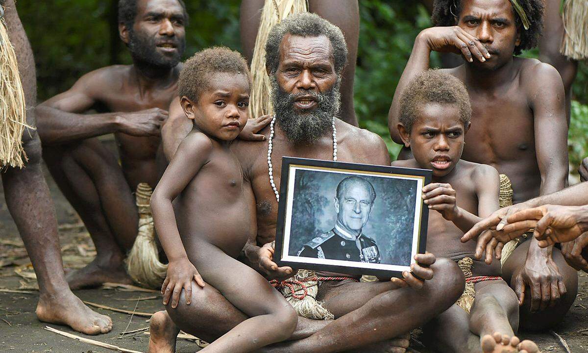 12. April. 2021 bedeutete auch den Abschied vom britischen Prinz Philip. Der Duke of Edinburgh wurde in einem abgelegenen Dorf der Pazifik-Insel Vanuatu als Gottheit verehrt. Sein Tod daher auch dementsprechend betrauert.