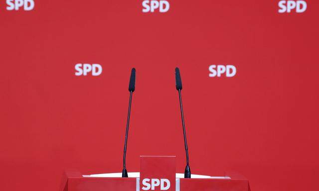 Showdown um den SPD-Vorsitz: 17 Kandidaten touren seit gestern kreuz und quer durchs Land. 