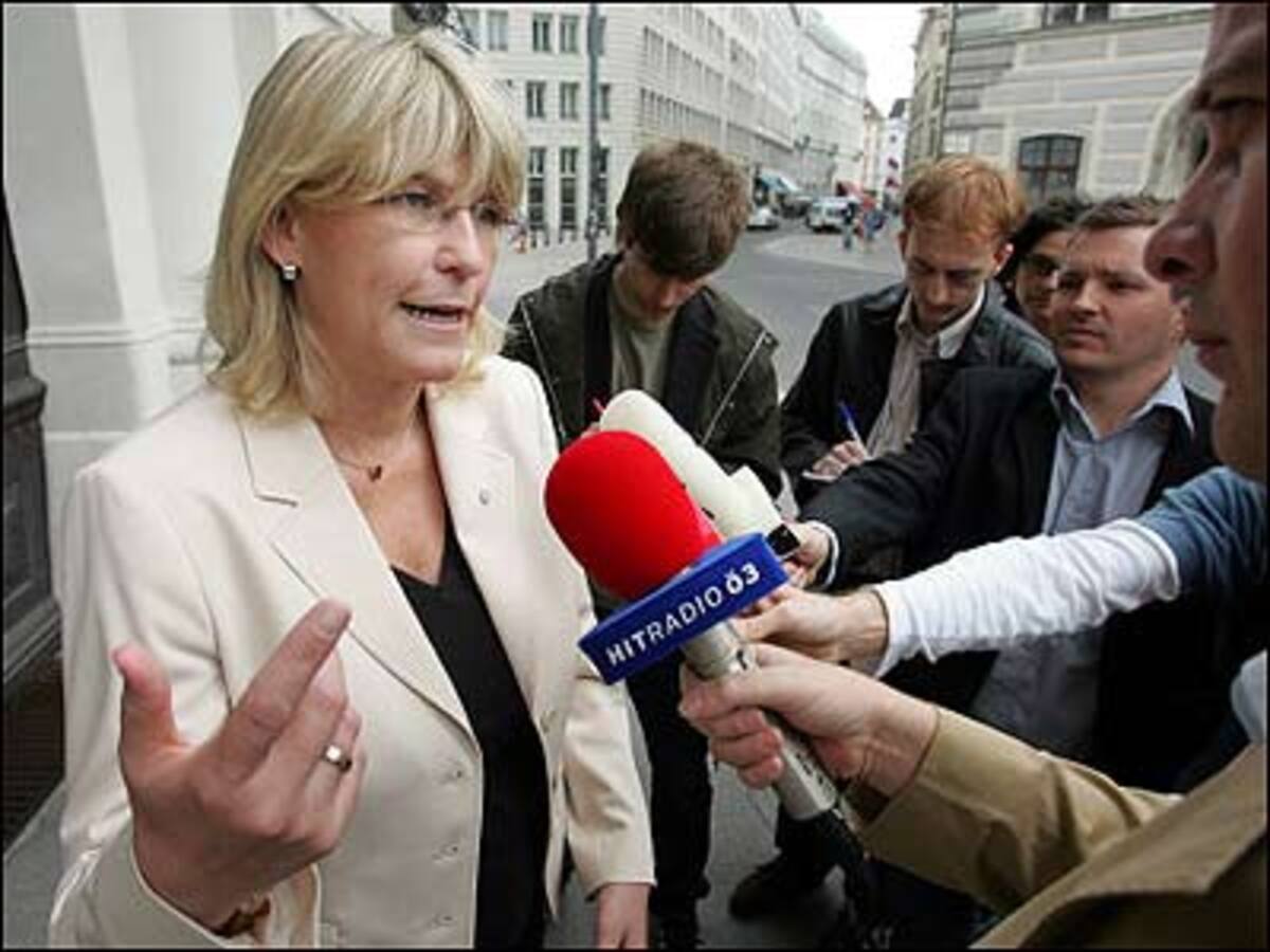 "Ich habe das lange überlegt. Aber ich will in keiner politischen Bewegung tätig sein, die ausländerfeindlich ist, die mit Ängsten operiert." Justizministerin Karin Gastinger über die Gründe ihres Austritts.