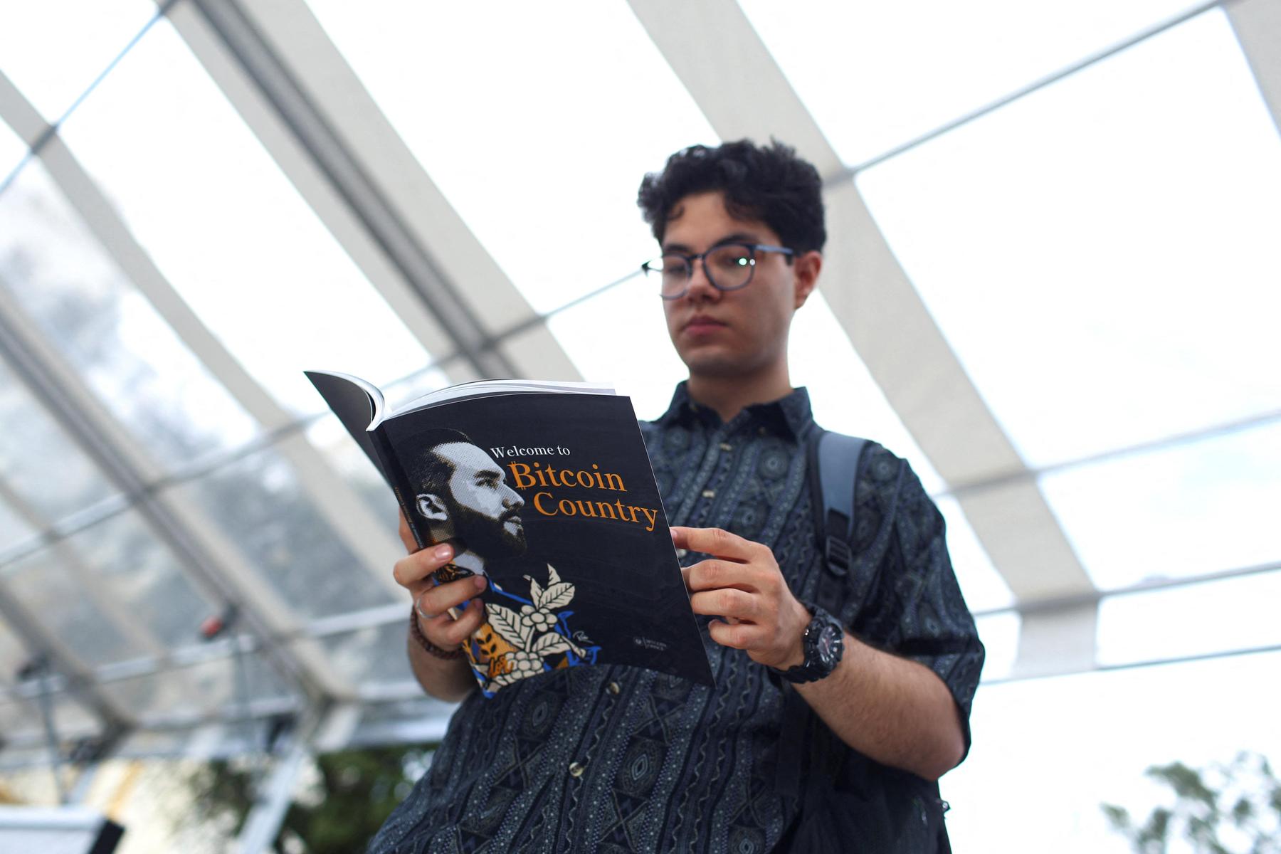 Unter 90.000 US-Dollar: Bitcoin fällt auf iefsten Stand seit April