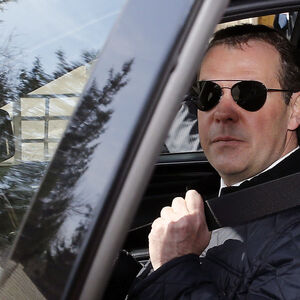 Russlands Premier Medwedew bei einem Besuch im Osten des Landes