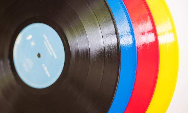 Meist schwarz, klingt aber in allen musikalischen Farben: Die Vinyl-Scheibe wird 70.