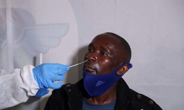Am O.R. Tambo International Airport in Johannesburg werden alle Passagiere PCR-getestet.