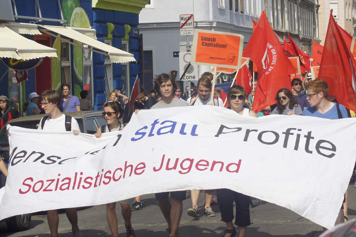 Dann setzte sich der Marsch mit der SJ an der Spitze in Bewegung. Schon nach wenigen Metern kam es zum ersten ungeplanten Stopp.