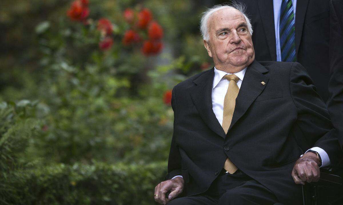 Der deutsche Altkanzler starb am 16. Juni in seinem Haus in Ludwigshafen im Alter von 87 Jahren. Kohl war von 1982 bis 1998 Bundeskanzler. Er galt als Vater der Deutschen Einheit. Seit einem schweren Sturz 2008 war er an den Rollstuhl gefesselt.