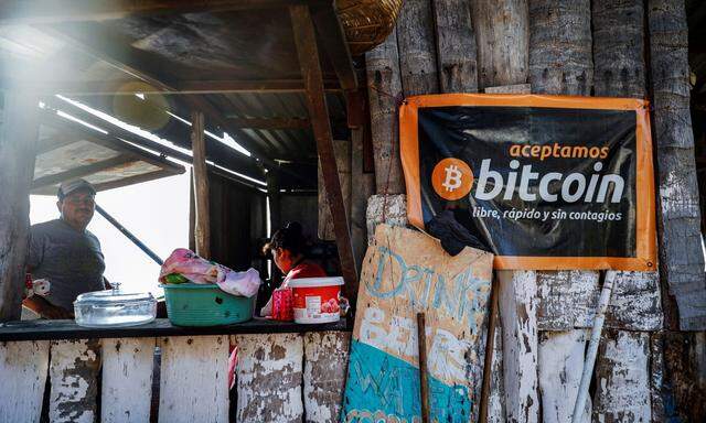 „Wir akzeptieren Bitcoin.“ Alle Händler in El Salvador müssen das künftig tun. Bitcoin wird dort offizielles Zahlungsmittel. 