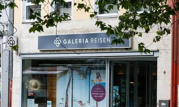 Der Warenhauskonzern Galeria Karstadt Kaufhof hat seine Reisebüro-Sparte an den deutschen Verkehrsclub ADAC verkauft.