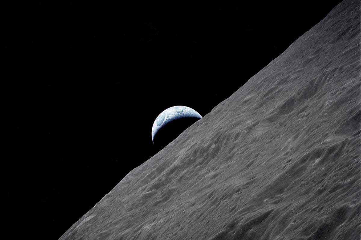Erdaufgang auf dem Mond. Ein undatiertes Bild von der NASA von der Apollo 17 während der letzten Mondlandung des Apollo-Programms.