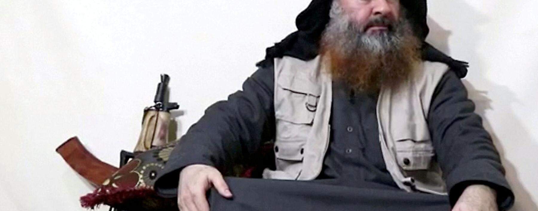 Von IS-Anführer Abu Bakr al-Baghdadi gibt es nur wenige Videoaufnahmen - dieser Screenshot stammt aus einem Video von Ende April 2019.