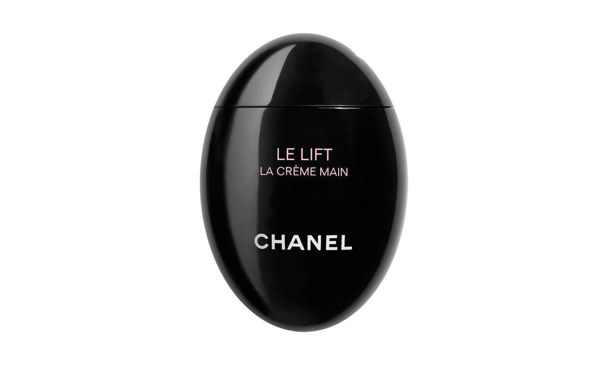 „Le Lift – la crème main“ von Chanel soll die Haut verstärken und jugendlich aussehen lassen, 50 ml um 63 Euro. 