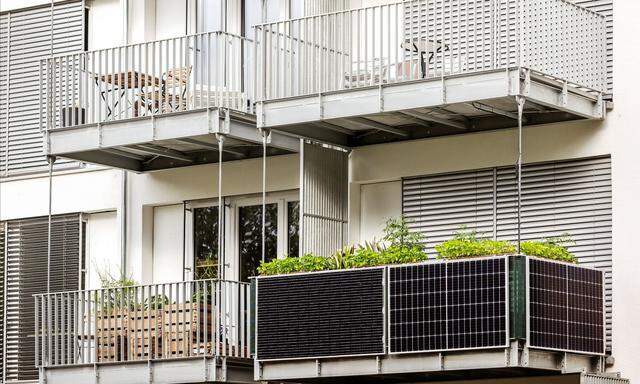 Zusatzenergie: Solarkleinanlage auf dem Balkon.