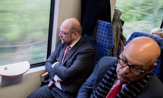 Martin Schulz und Torsten Albig während des Wahlkampds im "Schulz-Zug"
