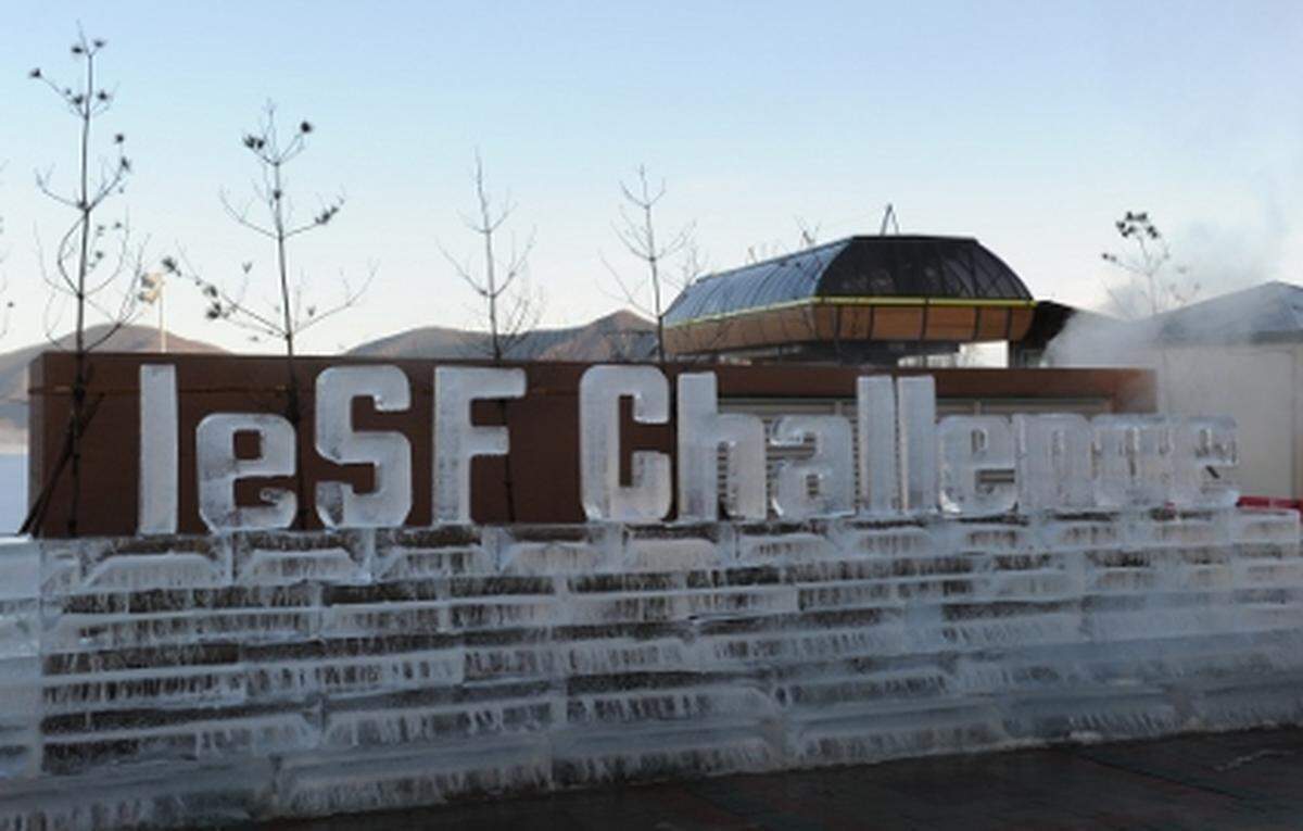 Ausgetragen wird die IeSF Challenge im Wintersportort Taebaek im Norden von Südkorea. Die Veranstalter scheuten weder Kosten noch Mühen, um das Turnier anzupreisen. So liefen etwa im koreanischen Fernsehen zahlreiche Werbespots und neben dem Austragungsort wurde eine große Eisskulptur errichtet.