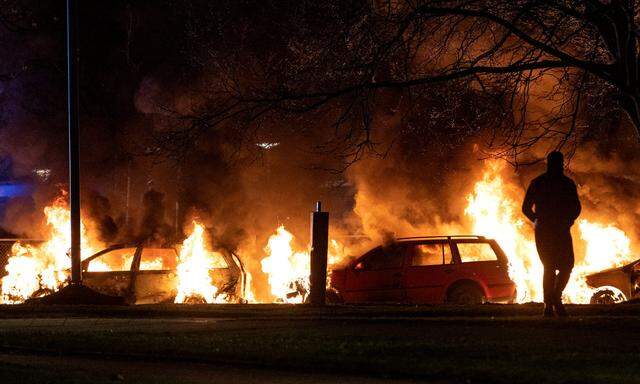 In Malmö und anderen schwedischen Städten setzten Randalierer Autos in Brand.