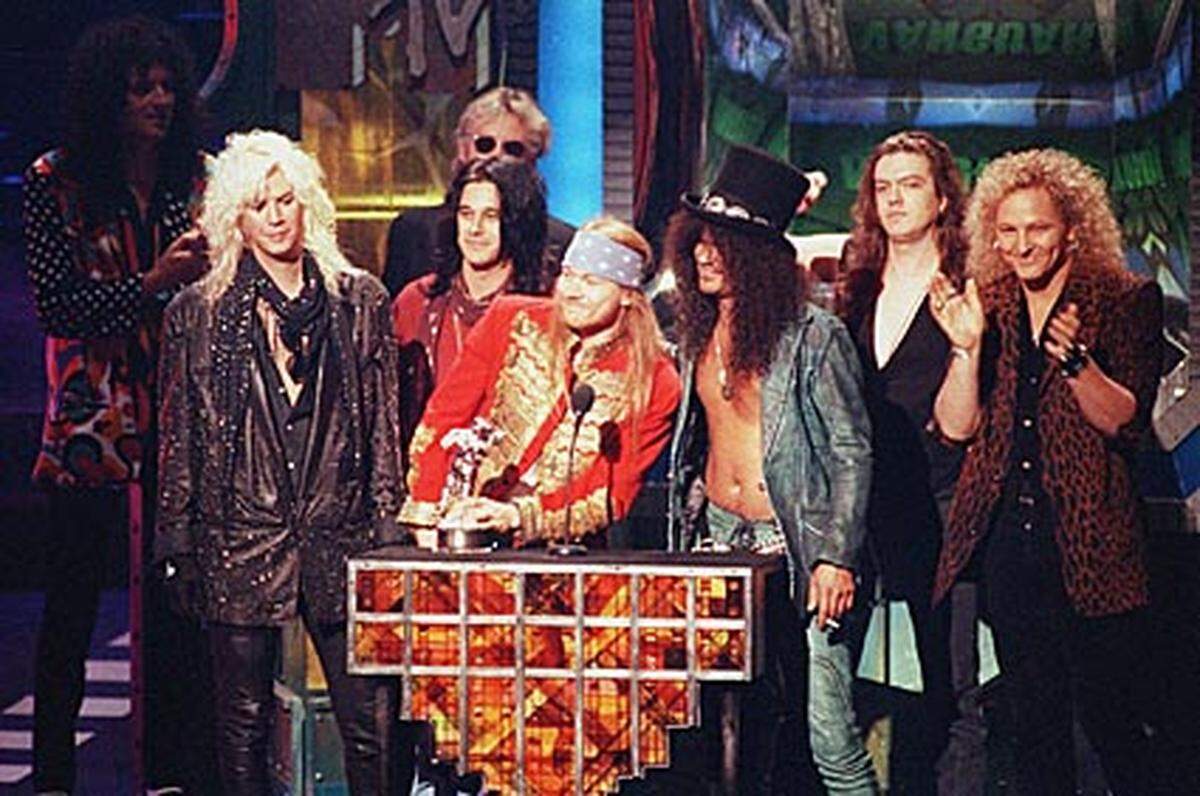 Seit der letzten Guns n' Roses-Platte sind eineinhalb Jahrzehnte vergangen. Am 22. November 2008 erschien das neue Album "Chinese Democracy" endlich. Nicht nur der Musikgeschmack der Massen hat sich seitdem verändert, auch bei Guns n' Roses ist kein Stein auf dem anderen geblieben. Die Bandmitglieder wurden ausgetauscht. Mit einer Ausnahme.