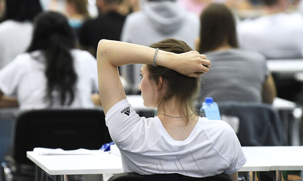 AUFNAHMETESTS FUeR MEDIZINISCHE UNIVERSITAeTEN WIEN