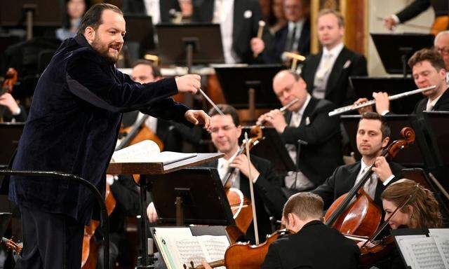 Andris Nelsons bei seinem Debüt als Dirigent des Neujahrskonzerts.