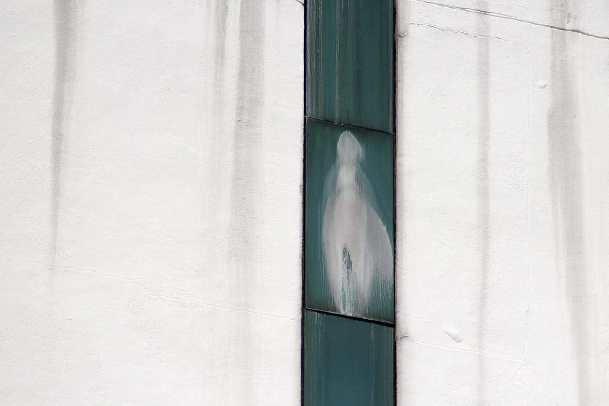 Und zwar in dieser Form: Grauer Schatten auf grünem Hintergrund - So sieht sie aus, die Heilige Maria von Kuala Lumpur.