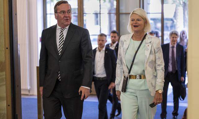 Der deutsche Verteidigungsminister Boris Pistorius und die österreichische Verteidigungsministerin Klaudia Tanner.