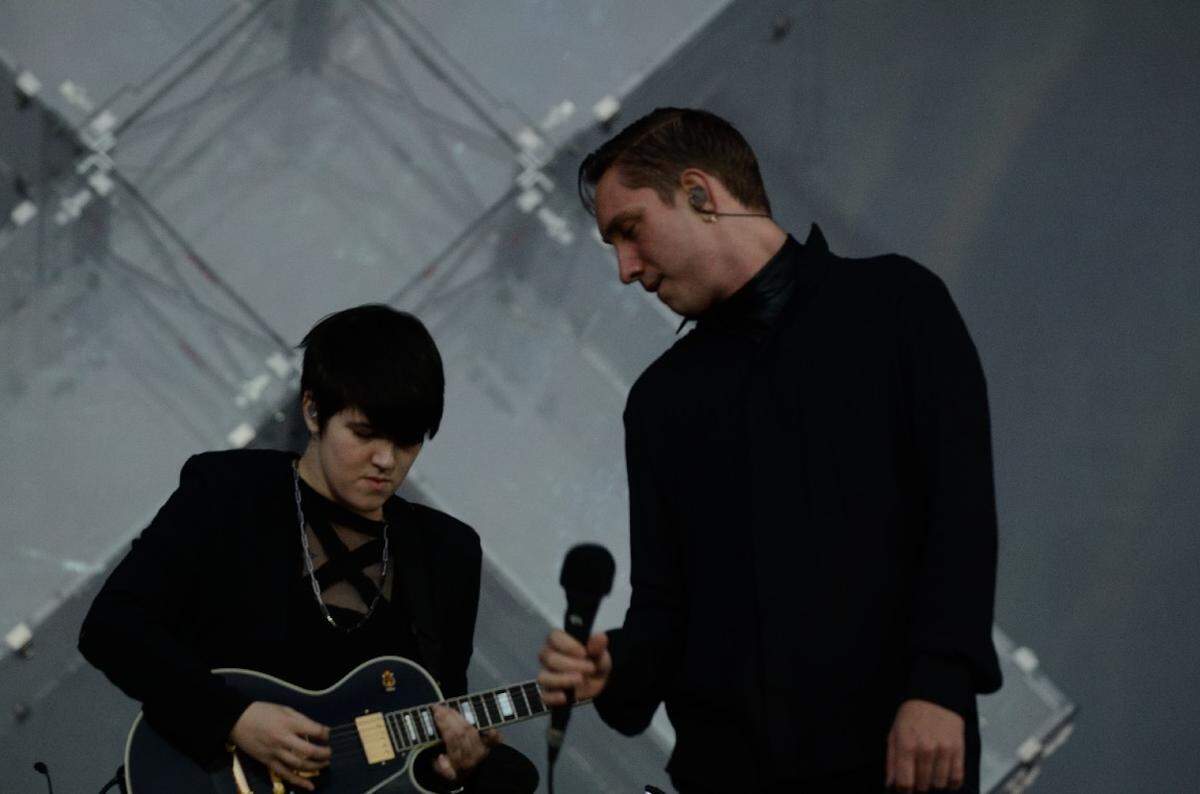 The XX läutete mit ihren melancholisch-ruhigen Klängen die Abendstimmung ein.