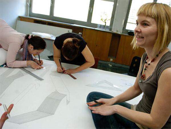 Auch an den Kunstunis müssen künftige Studenten traditionell eine aufwändige eine Aufnahmeprüfung ablegen. Aufgenommen wird in der Regel nur ein Bruchteil der Bewerber.