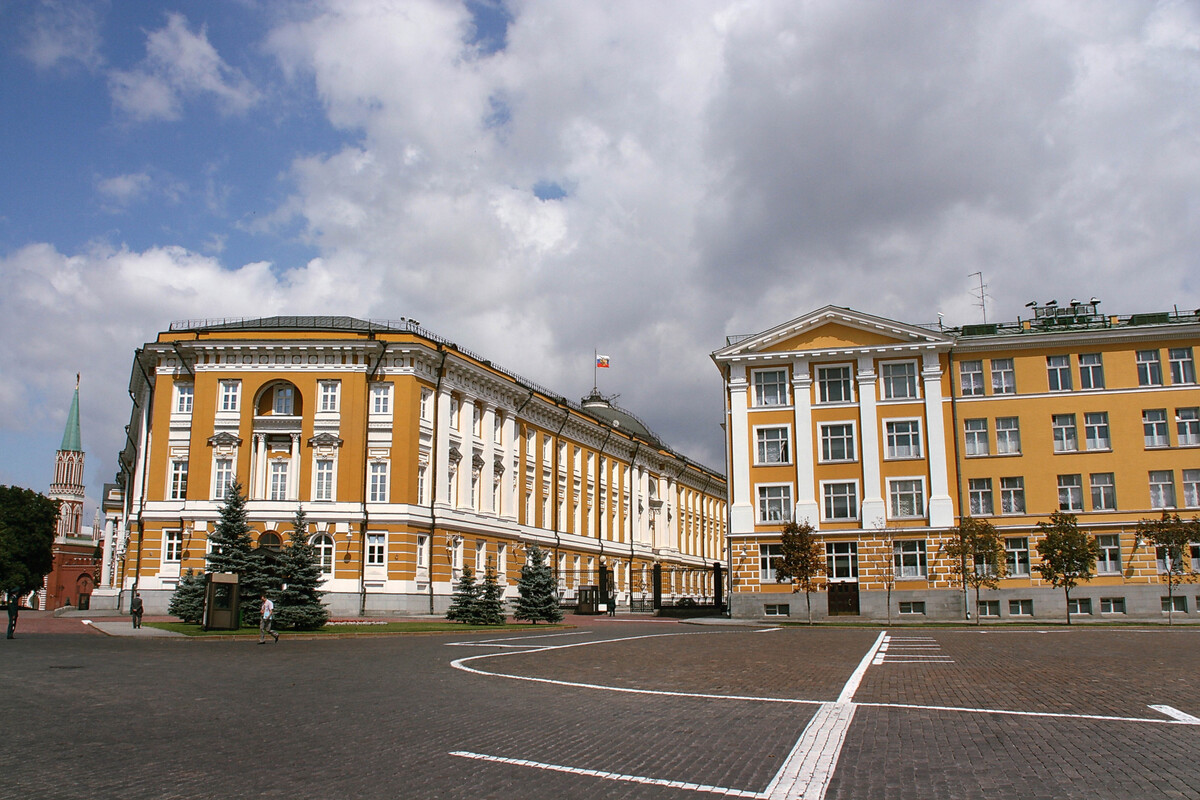 Die Mieten für Toplagen im Moskau kosten pro Quadratmeter 2740 Euro. Die russische Hauptstadt hat damit bereits einen Respektabstand zu Tokio. Diese Mietpreise sichern Moskau jedoch den ersten Platz unter Europas Städten. In vielen Städten Europas fallen oder stagnieren die Mieten. Anders in Moskau: Hier gibt es keinerlei Anzeichen dafür, dass sich der rasche Anstieg der Mieten verlangsamt.
