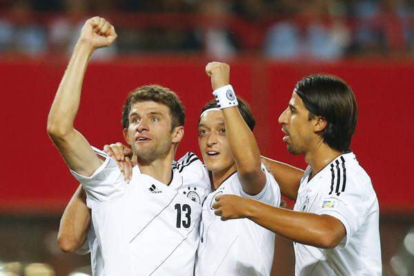 Gleich zum Auftakt der WM-Qualifikation in Gruppe C empfing Österreich den großen Favoriten Deutschland. Marco Reus und Mesut Özil (Elfmeter) brachten Deutschland in Führung...
