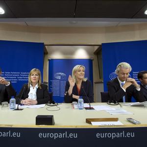 Vilimsky 2015 bei der Gründung der neuen EU-skeptischen Fraktion im Europaparlament. 